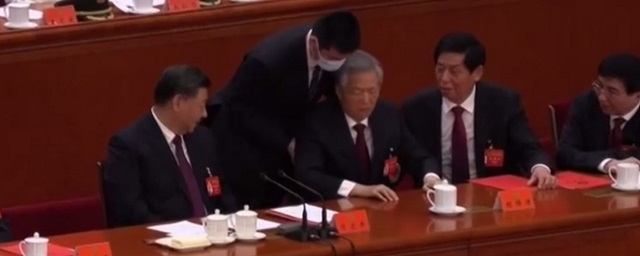 Экс-глава КНР Ху Цзиньтао досрочно покинул церемонию закрытия XX съезда КПК